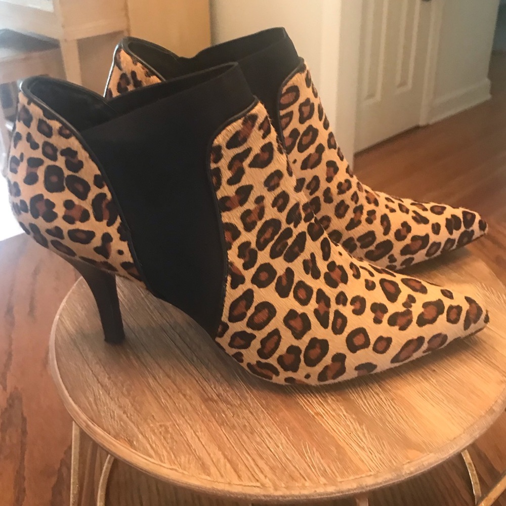 Vaneli Leopard Calf hair bootie sz 10